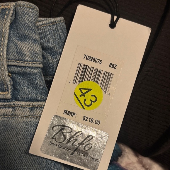 7 For All Mankind Light Blue Cropped Jeans - Picture 6 of 6